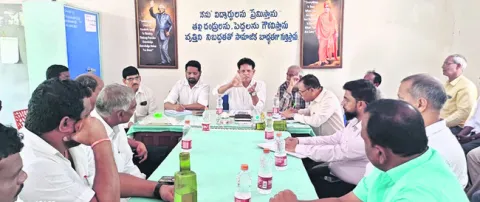 పబ్లిక్‌ స్కూళ్ల ఏర్పాటు పేదలకు వరం 