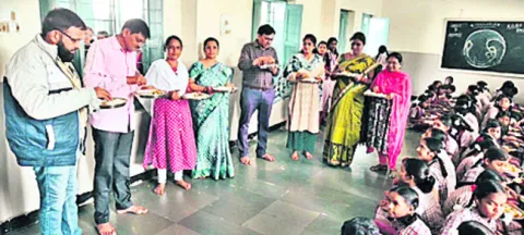 నాణ్యమైన భోజనం పెట్టాలి
