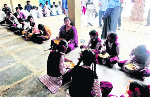 విద్యార్థులు లక్ష్యం దిశగా సాగాలి