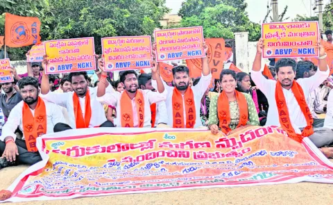 సిట్టింగ్‌ జడ్జితో విచారణ చేయాలి 