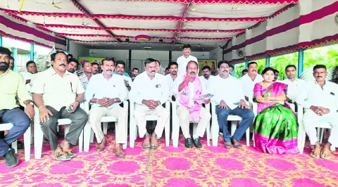 యూరియా దందాపై  విచారణ చేపట్టాలి
