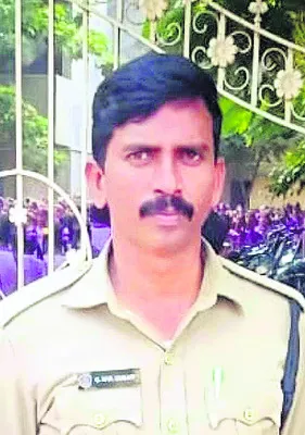 తండ్రిని చూసి వస్తుండగా.. 