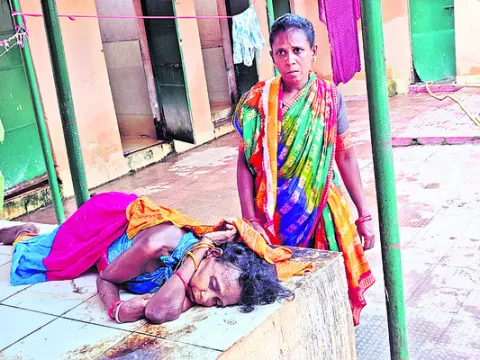 విషాహారం తిని మహిళ  మృతి 