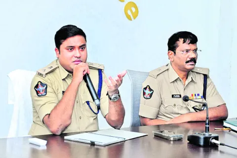 బ్యాంకు దొంగతనాలపై ప్రత్యేక దృష్టి సారించాలి 