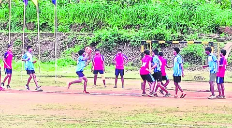 పోటా పోటీగా హ్యాండ్‌బాల్‌ పోటీలు
