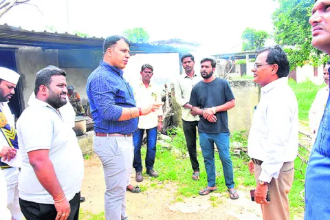 పరిసరాలు శుభ్రంగా ఉంచాలి