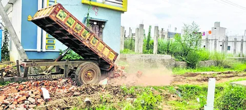 ఎవరో వస్తారని ఎదురుచూడక..! 
