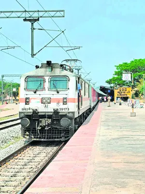 ఒక రైలు.. రెండు టికెట్లు