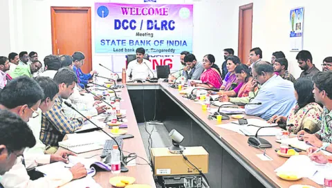 రుణ వితరణ లక్ష్యం చేరాలి 
