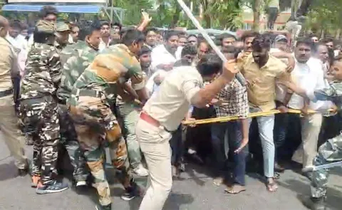 Nellore: Police Lathi Charge Ysrcp Activists