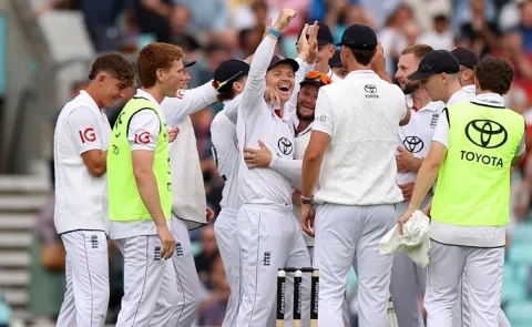 Ollie Pope Signals to Stokes after Sending Jaiswal With DRS Call Video Viral