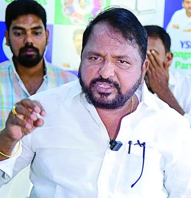 పెండింగ్‌ ప్రాజెక్టులు పూర్తి చేయాలి 