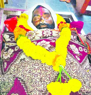 ఆస్తుల కోసం శవ పంచాయితీ 