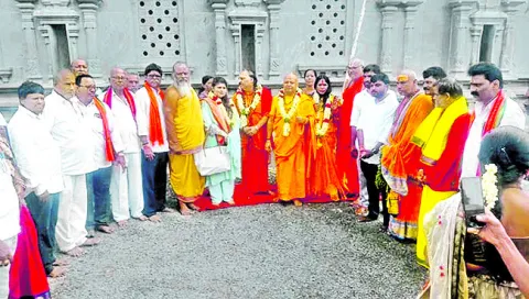 శింగరకొండ విచ్చేసిన పీఠాధిపతులు 
