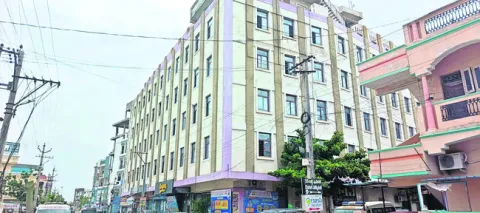 ఆర్మూర్‌లో జూనియర్‌ కళాశాల సీజ్‌