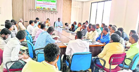 సాగు లక్ష్యాలను చేరుకోవాలి