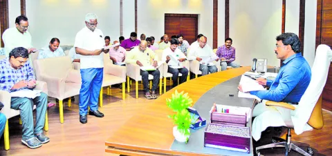గృహ నిర్మాణంలో లక్ష్యాలను సాధించాలి