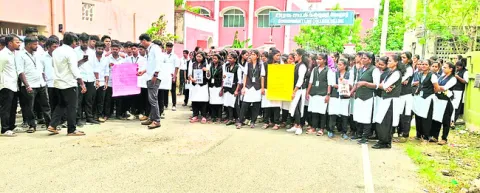 అజిత్‌కుమార్‌ హత్యను నిరసిస్తూ విద్యార్థుల ధర్నా 