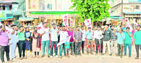లాకప్‌ డెత్‌ను నిరసిస్తూ డీవైఎఫ్‌ఐ ఆధ్వర్యంలో ధర్నా 