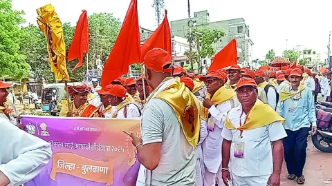 మహారాష్ట్ర భక్తుల పర్తి యాత్ర 