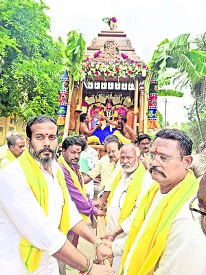 వైభవంగా రథోత్సవం 