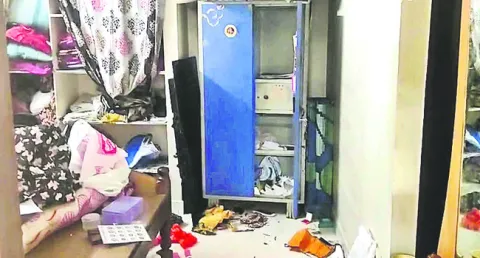 తాళం వేసిన ఇంట్లో చోరీ