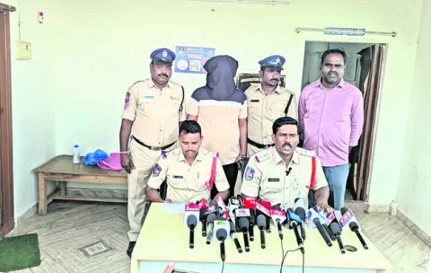 బ్లాక్‌మెయిల్‌ చేస్తున్నందుకే వివాహిత హత్య