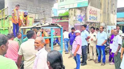 కొనసాగుతున్న   ఆక్రమణల తొలగింపు
