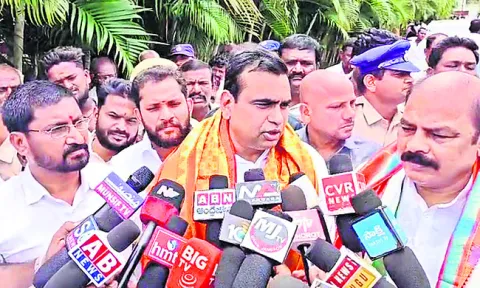 బట్టలు విప్పాలనే ఉత్సాహంగా ఉందా.. 