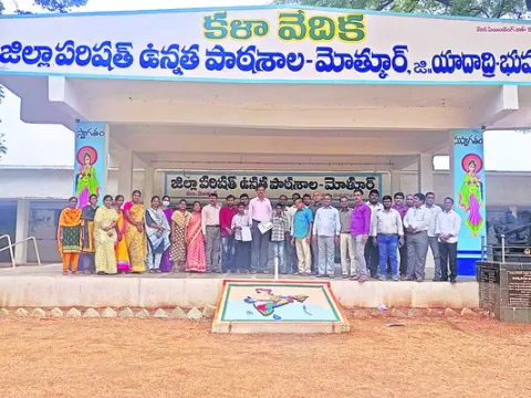 మోత్కూరు పాఠశాలలో 150 అడ్మిషన్లు