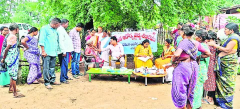 వైద్యాధికారులు అంకితభావంతో పనిచేయాలి