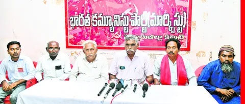 గ్రామసభలు పెట్టకుండా భూములెలా ఇస్తారు?