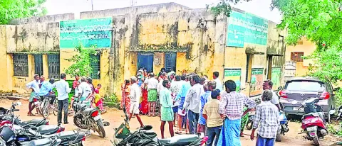 అన్నదాతల అగచాట్లు..