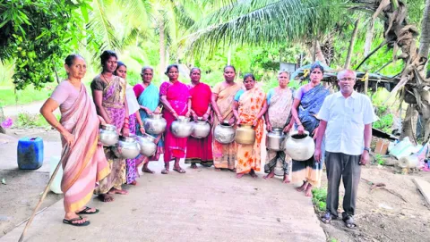 తీరంలో తాగునీటికి కటకట 