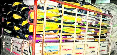 76 బస్తాల రేషన్‌ బియ్యం పట్టివేత 