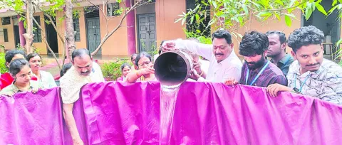 బయో పాండ్‌లో చేపపిల్లల విడుదల