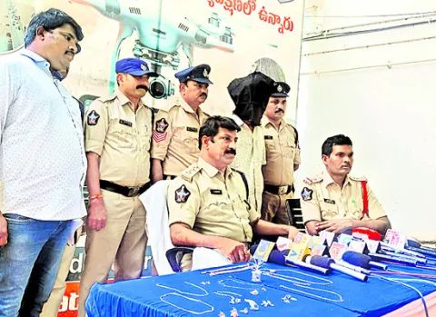 వయస్సు 24.. చోరీలు 24 