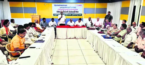 కొల్లేరును 3వ కాంటూరుకు కుదించాలి 
