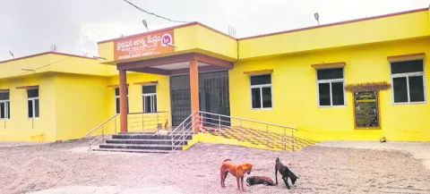 పీహెచ్‌సీకి ఒక్కరే డాక్టర్‌ 