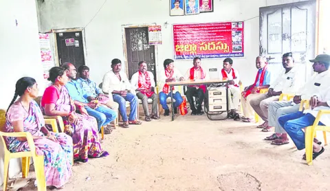దళితులపై దాడులను ఆపాలి 