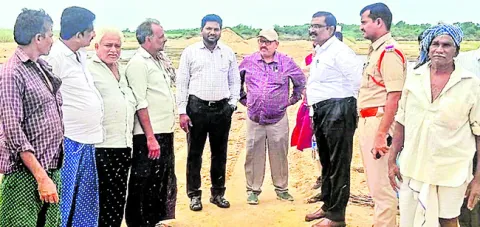 ఇసుక అక్రమ తవ్వకాలకు పాల్పడితే కఠిన చర్యలు