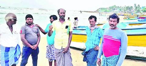 మత్స్యకారుడి ఆచూకీ కనుగొనడంలో నిర్లక్ష్యం 