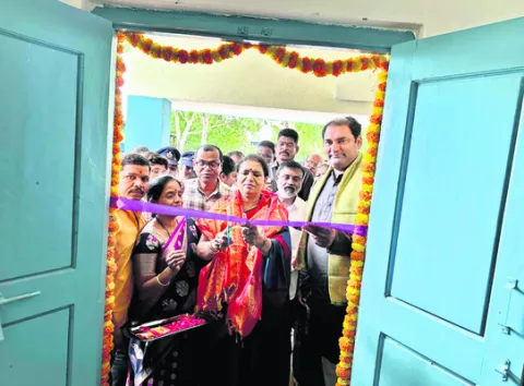 చదువుతోనే అభివృద్ధి సాధ్యం 