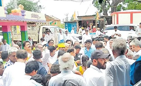 Minister Dola And Mp Magunta Have A Bitter Experience In Prakasam
