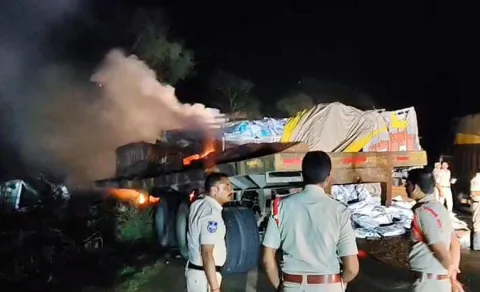 Road Accident In Mahabubabad: Two Lorries Collided Head On10