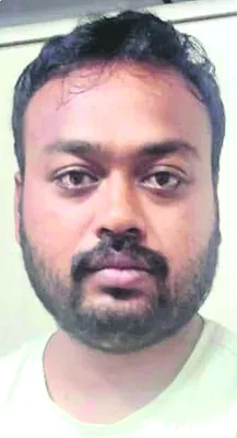 పోటీపడి పైరసీ చేశాడు! 