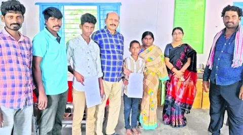 సర్కార్‌ బడిలో అడ్మిషన్ల సందడి