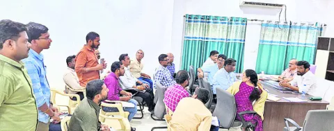పనులు త్వరితగతిన పూర్తి చేయాలి