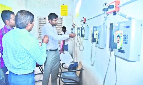 విద్యార్థులు ఉత్తమ ఫలితాలు సాధించాలి 
