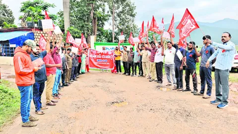 ఆర్టీసీ ఉద్యోగులపై సవతి తల్లి ప్రేమ 